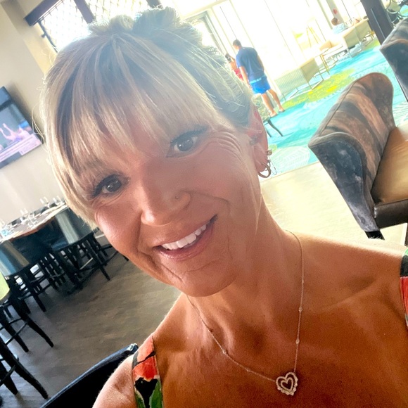 Meet your Posher, Elizabeth - Picture 1 of 1